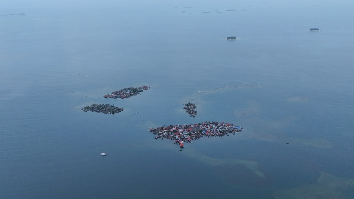 Un año después del éxodo, quietud invade la isla panameña que se tragará el mar Un año después del éxodo, quietud invade la isla panameña que se tragará el mar