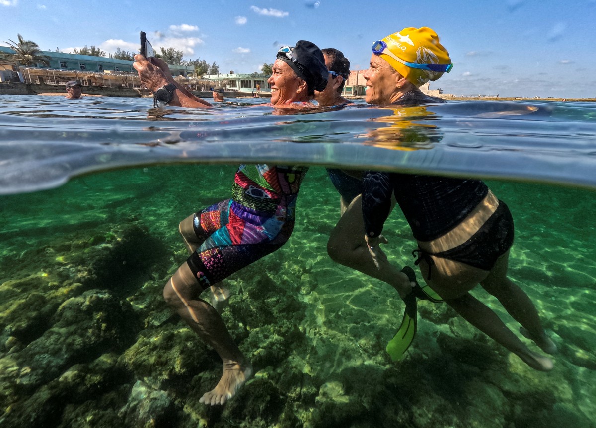 En Cuba, los adultos mayores desafían la vejez a nado En Cuba, los adultos mayores desafían la vejez a nado