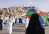 Peregrinos musulmanes rezan en el monte Arafat, un momento crucial del hach