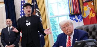 Acciones de Tesla caen más de 8% tras enfrentamiento de Trump y Musk