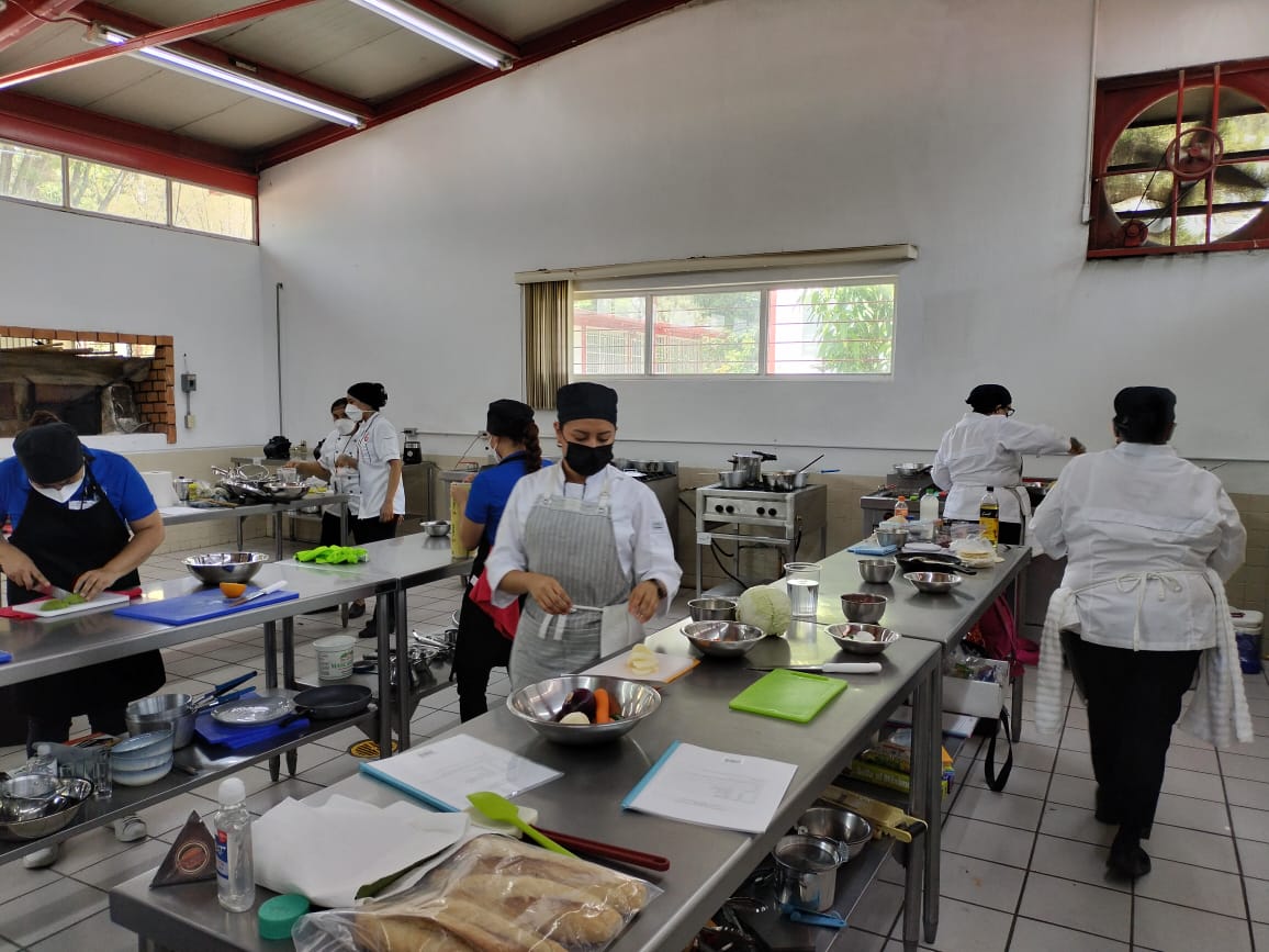 CECATI realiza el Concurso Regional de la Torta Ahogada 2025 CECATI realiza el Concurso Regional de la Torta Ahogada 2025
