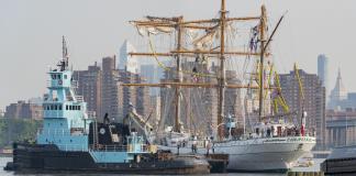 Buque Cuauhtémoc, accidentado el 13 de mayo, es enviado a muelle de reparación en Brooklyn