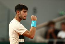Alcaraz remonta a Musetti y espera a Djokovic o Sinner en la final de Roland Garros