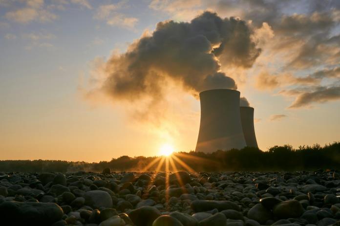 Japón alarga la vida de sus centrales nucleares