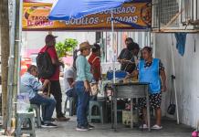 Miedo y preocupación en familias mexicanas por posible tasa a remesas desde EE.UU.