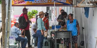 Miedo y preocupación en familias mexicanas por posible tasa a remesas desde EE.UU.