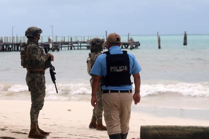 Autoridades arrestan a tres sujetos ligados a Los Chapitos en el Caribe mexicano
