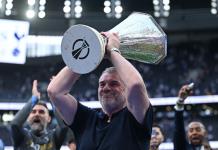 El Tottenham destituye a su entrenador Postecoglou a pesar del título europeo