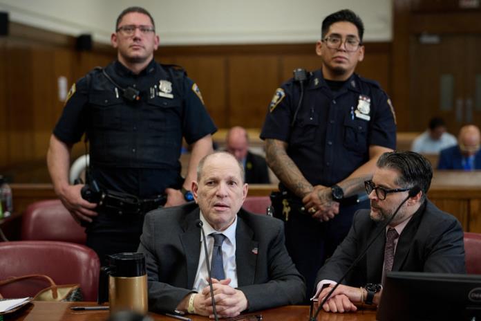 Todavía no hay veredicto en el juicio a Weinstein que se dice inocente