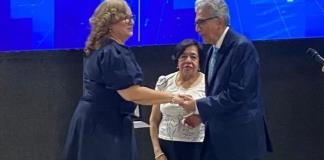 Premian a Desiré Rivas, la mujer que convirtió el protocolo en un arte en la UdeG