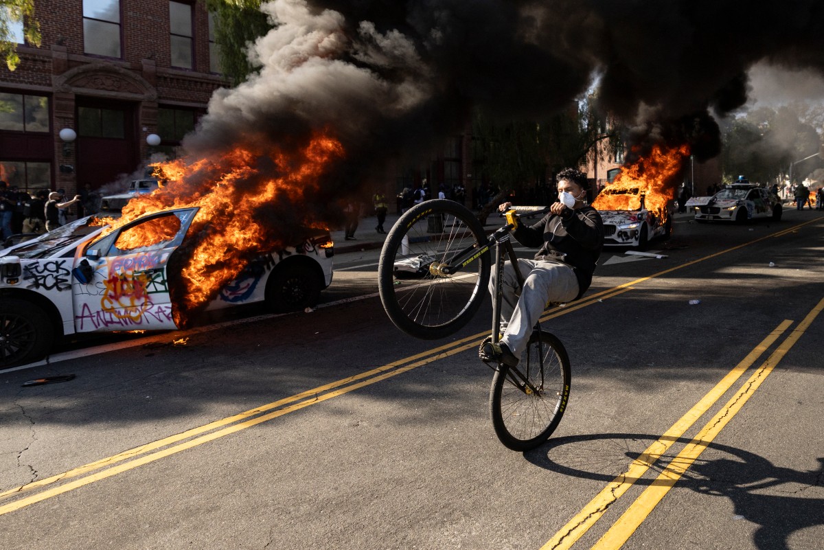 Sheinbaum condena la violencia en protestas en Los Ángeles Sheinbaum condena la violencia en protestas en Los Ángeles