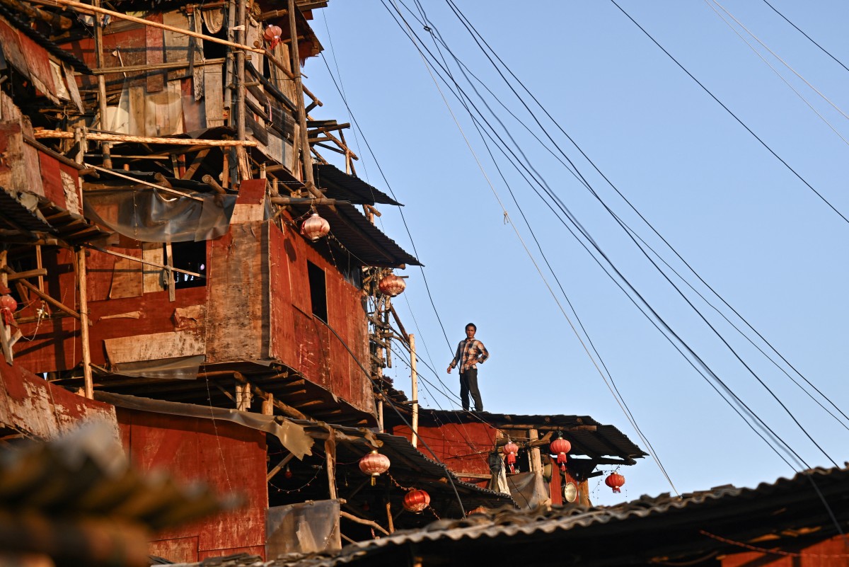 El hombre que construyó un edificio insólito para resistir a un proyecto turístico en China