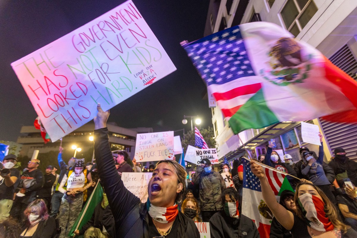 La bandera mexicana, símbolo de las protestas en Los Ángeles que molesta a la Casa Blanca La bandera mexicana, símbolo de las protestas en Los Ángeles que molesta a la Casa Blanca