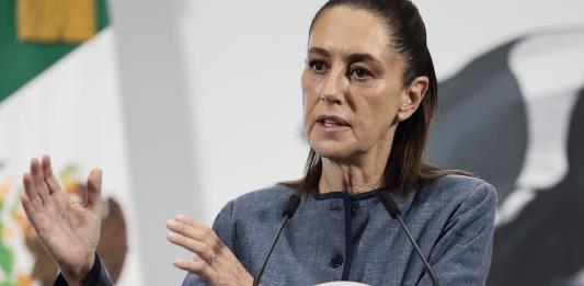 Sheinbaum insta a una “reforma migratoria integral” que reconozca a los migrantes en EE.UU