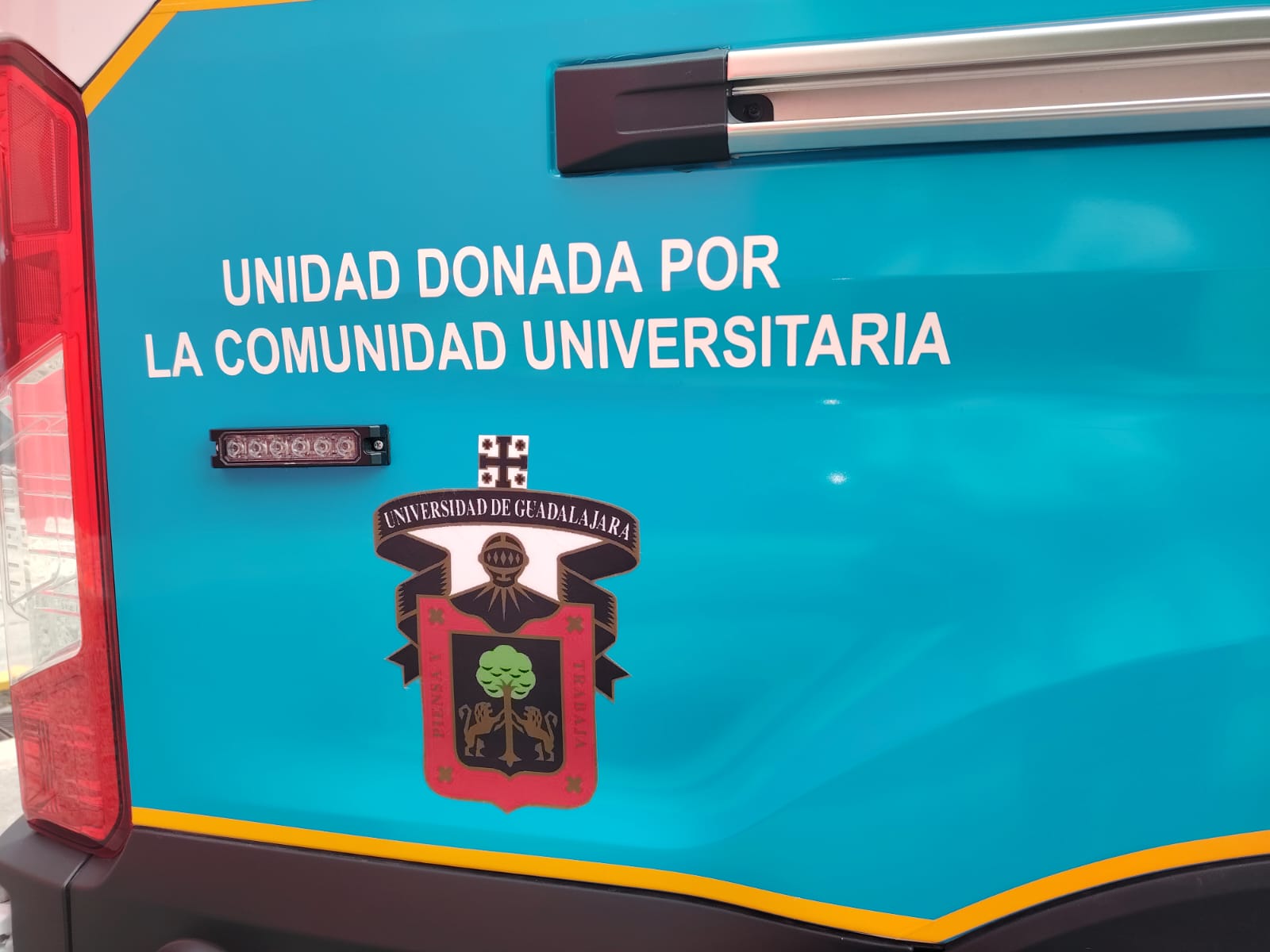La UdeG dona tres ambulancias de cuidados intensivos a los Hospitales Civiles La UdeG dona tres ambulancias de cuidados intensivos a los Hospitales Civiles