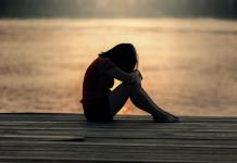 Las redes sociales están alimentando problemas de salud mental en adolescentes, alerta un informe