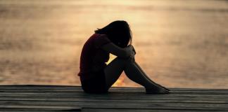 Las redes sociales están alimentando problemas de salud mental en adolescentes, alerta un informe