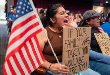Cacería a la salida de las cortes de inmigración en EEUU