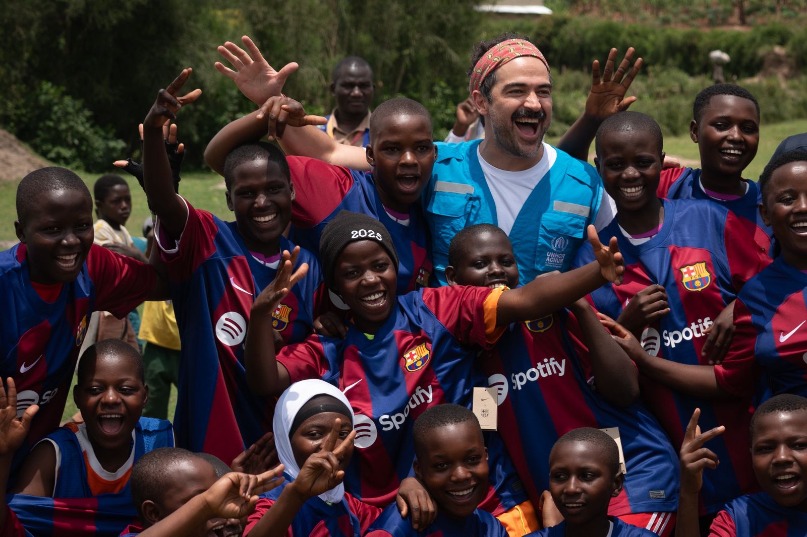El FICG proyecta documental sobre jóvenes refugiados en Uganda con la voz de Alfonso Herrera y Fundación Barça