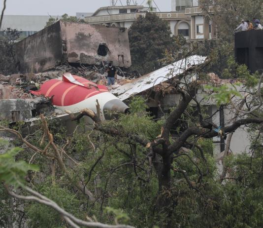 Las vidas quebradas por la tragedia del vuelo AI-171