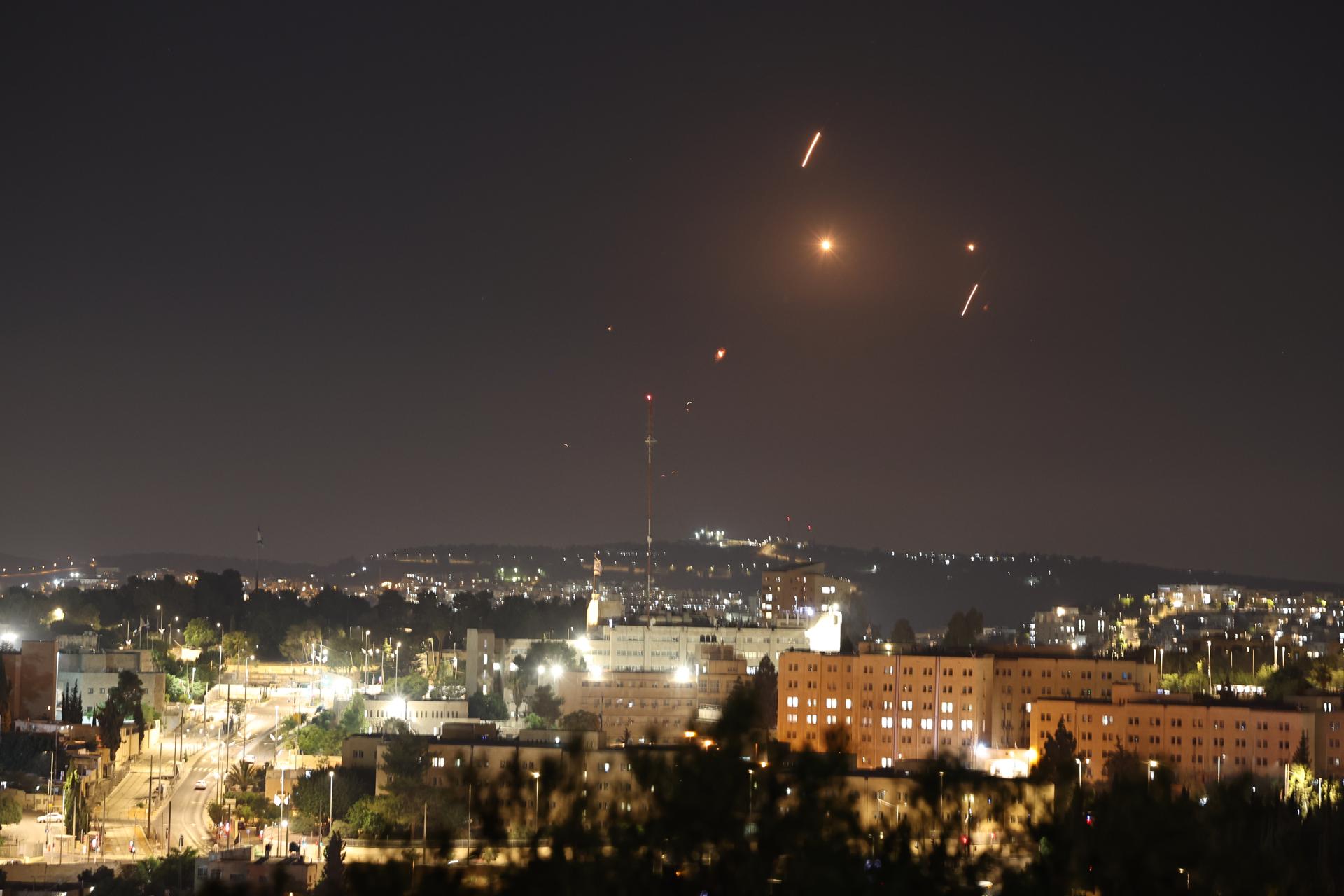 Israel avisa de que el ataque de Irán continúa con decenas de misiles Israel avisa de que el ataque de Irán continúa con decenas de misiles
