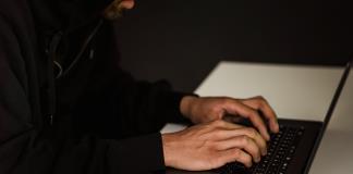 Piden mayor regulación en México ante fraudes digitales por suplantación de identidad