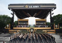 Protestas contra Trump antes del desfile militar enlutado por ataque a congresistas