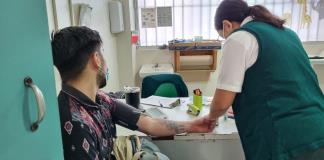 Buscaba atención para su hijo y recibió burlas: "Aquí mando yo", le dijeron en el IMSS