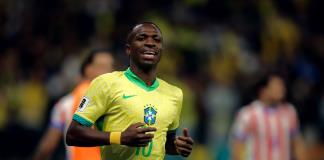 Hasta 22 meses de prisión por colgar de un puente un muñeco de Vinicius en España