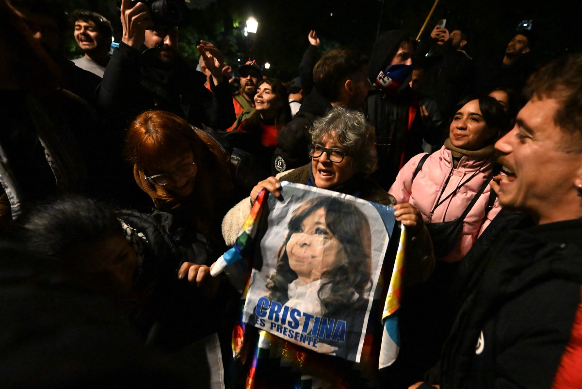 Expresidenta Kirchner cumplirá condena de seis años en su domicilio en Buenos Aires Expresidenta Kirchner cumplirá condena de seis años en su domicilio en Buenos Aires