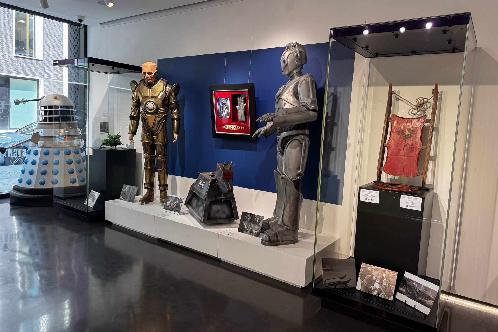 El látigo de Indiana Jones o el trineo Rosebud se exponen en Londres antes de subastarse El látigo de Indiana Jones o el trineo Rosebud se exponen en Londres antes de subastarse