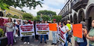 Protestan nuevamente en contra de las fiestas de San Pedro Tlaquepaque en la Avenida Hidalgo