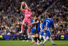 El Barcelona hace oficial el fichaje del portero Joan Garcia