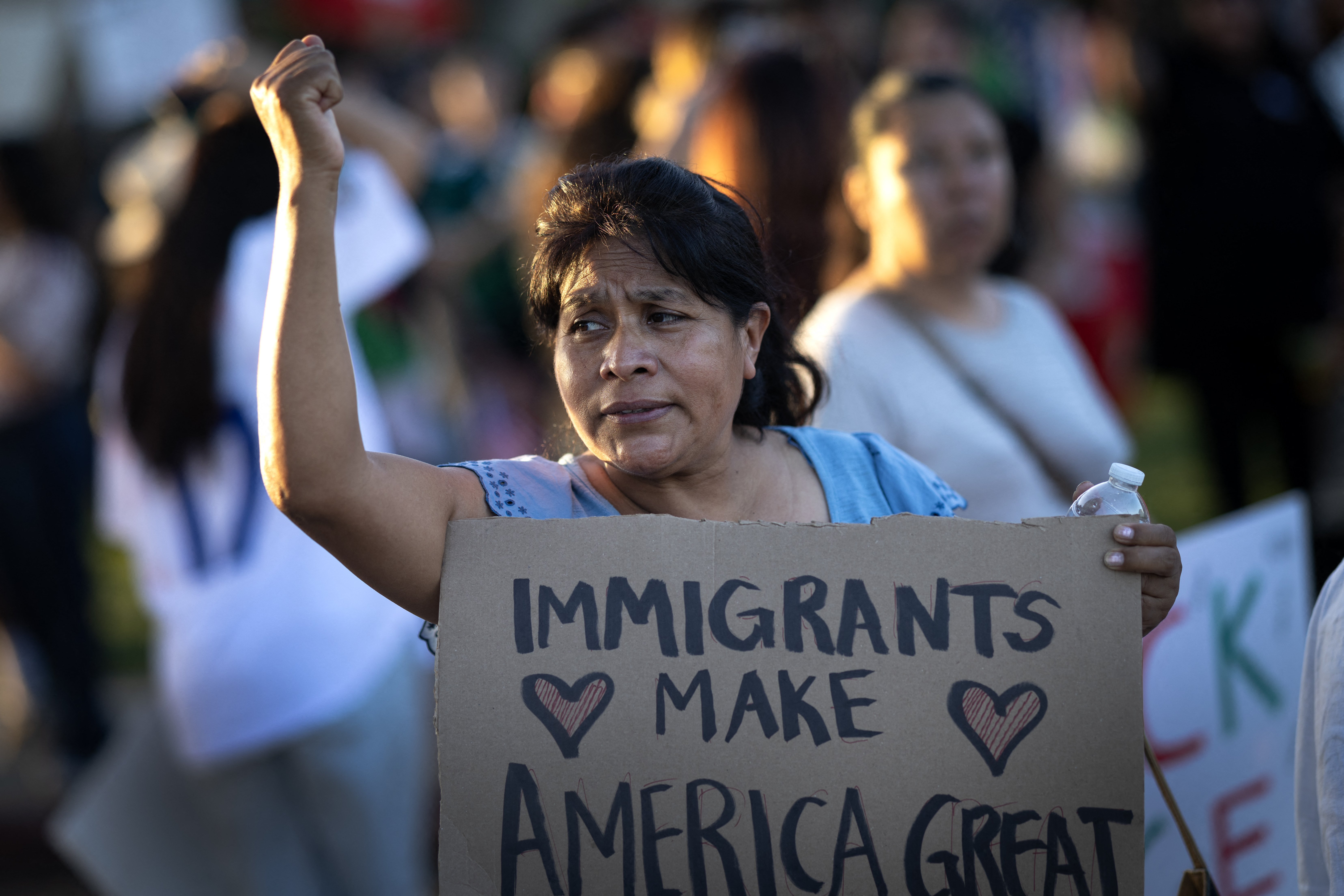 Denuncian perfil racial por detenciones de latinos estadounidenses en redadas migratorias Denuncian perfil racial por detenciones de latinos estadounidenses en redadas migratorias