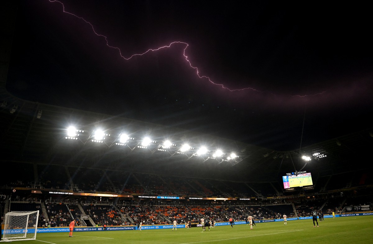 Tras la tormenta, Pachuca debuta en el Mundialito con derrota 2-1 ante Salzburgo Tras la tormenta, Pachuca debuta en el Mundialito con derrota 2-1 ante Salzburgo