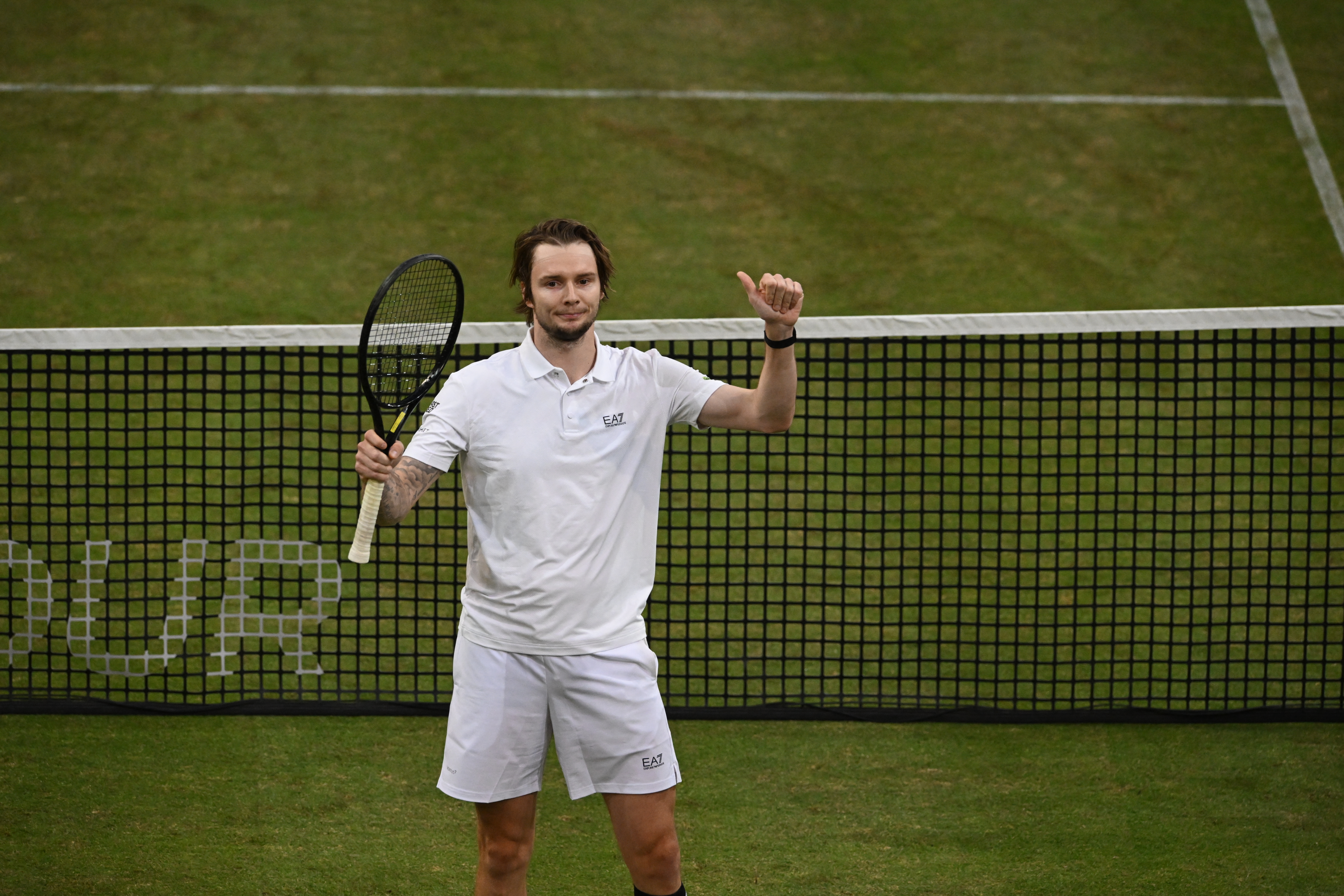 Sinner, N.1 del mundo, cae en segunda ronda del torneo de tenis de Halle Sinner, N.1 del mundo, cae en segunda ronda del torneo de tenis de Halle