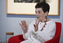 La mexicana Iturbide dice no fotografiar la guerra ni la violencia por ser muy frágil