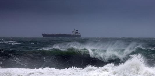 El huracán Lorena provocará lluvias torrenciales y fuerte oleaje en el noroeste de México