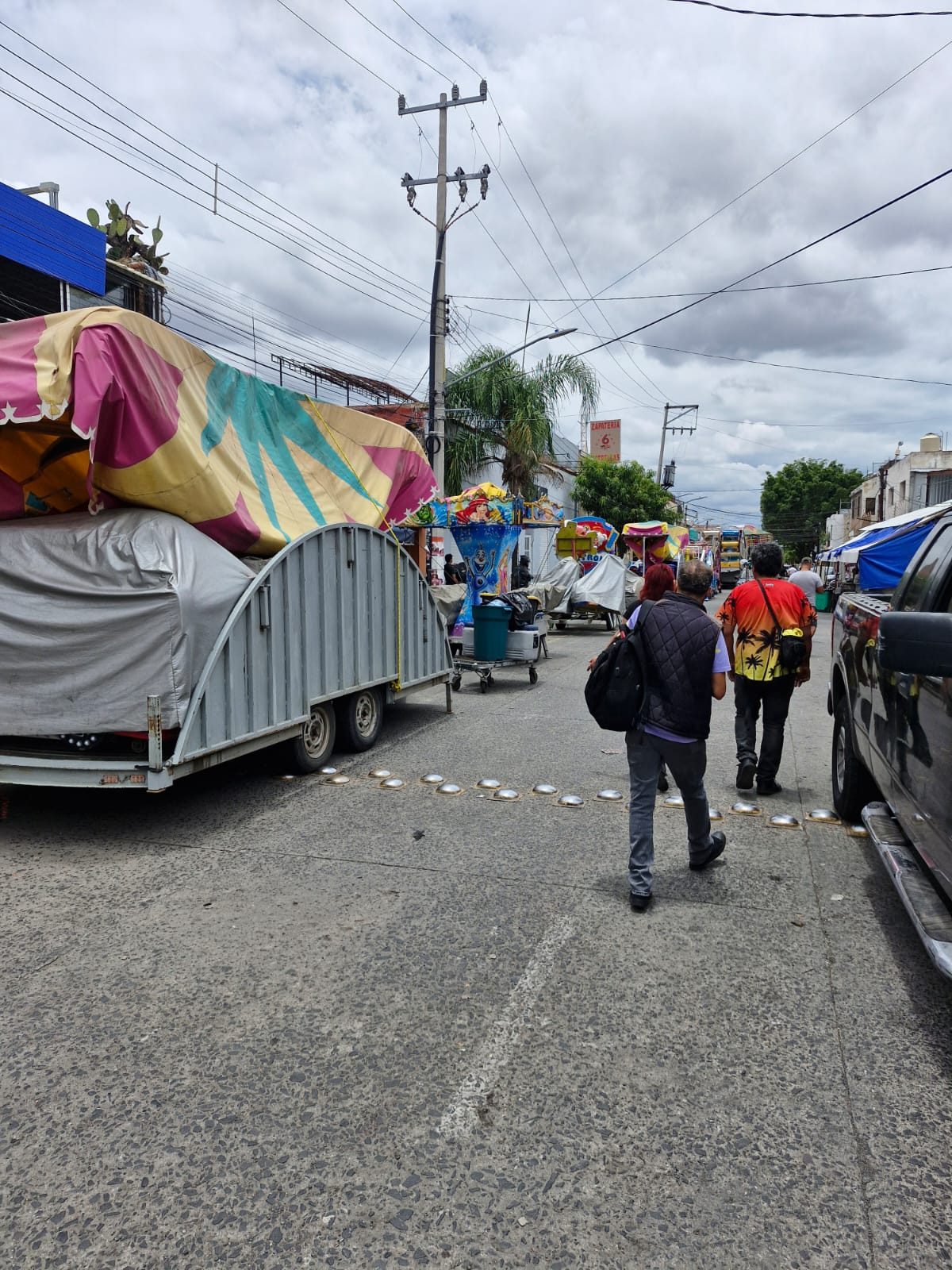 Vecinos amenazan con bloquear con autos y casas de campaña las Fiestas de Tlaquepaque Vecinos amenazan con bloquear con autos y casas de campaña las Fiestas de Tlaquepaque