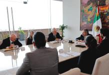 El canciller de México aborda con víctimas de EE.UU. el freno al tráfico de armas