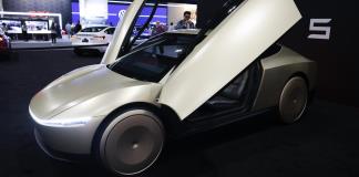Tesla iniciará su servicio de robotaxis con un empleado en los vehículos autónomos