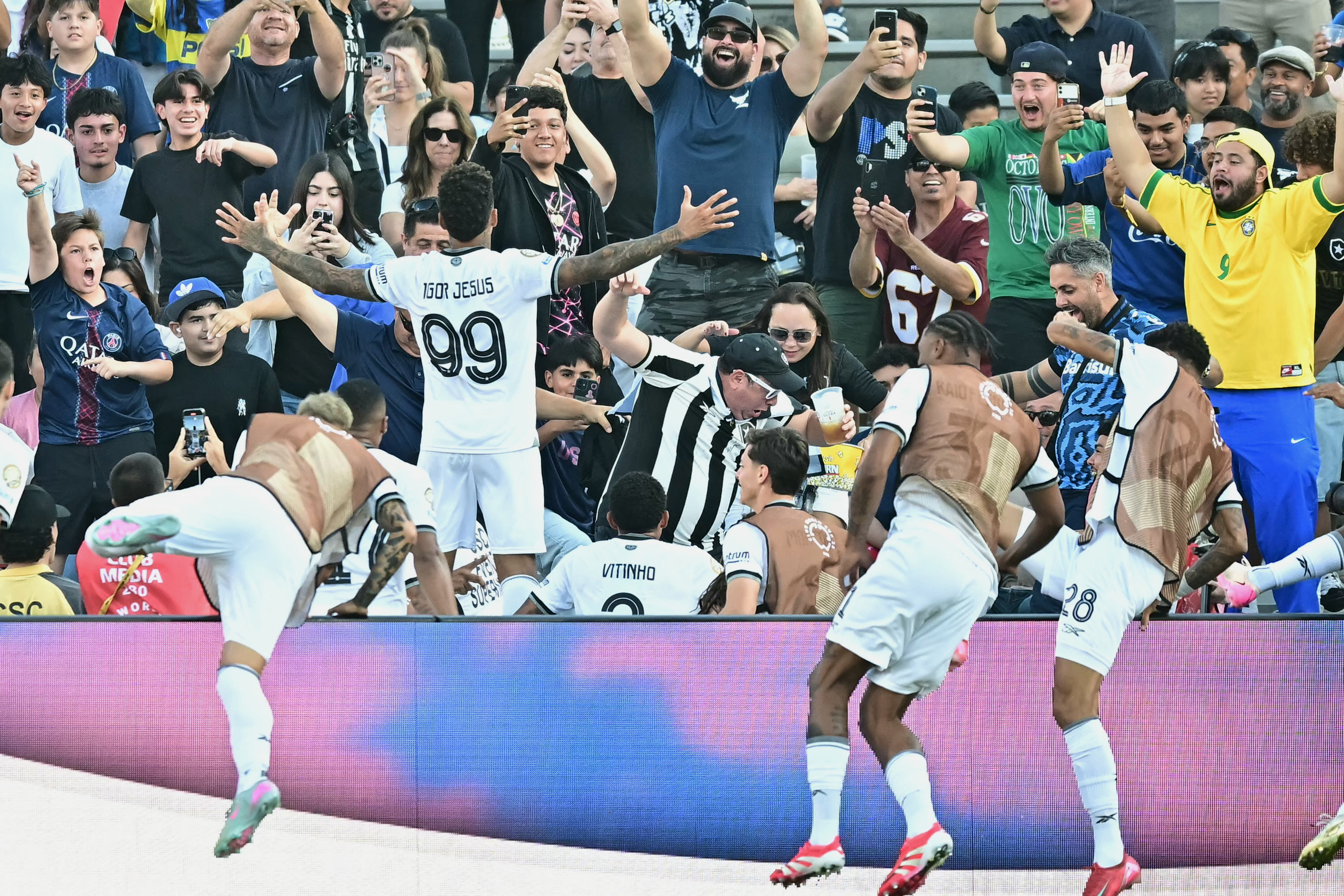 Botafogo vence 1-0 al PSG en duelo de monarcas en Mundial de Clubes Botafogo vence 1-0 al PSG en duelo de monarcas en Mundial de Clubes