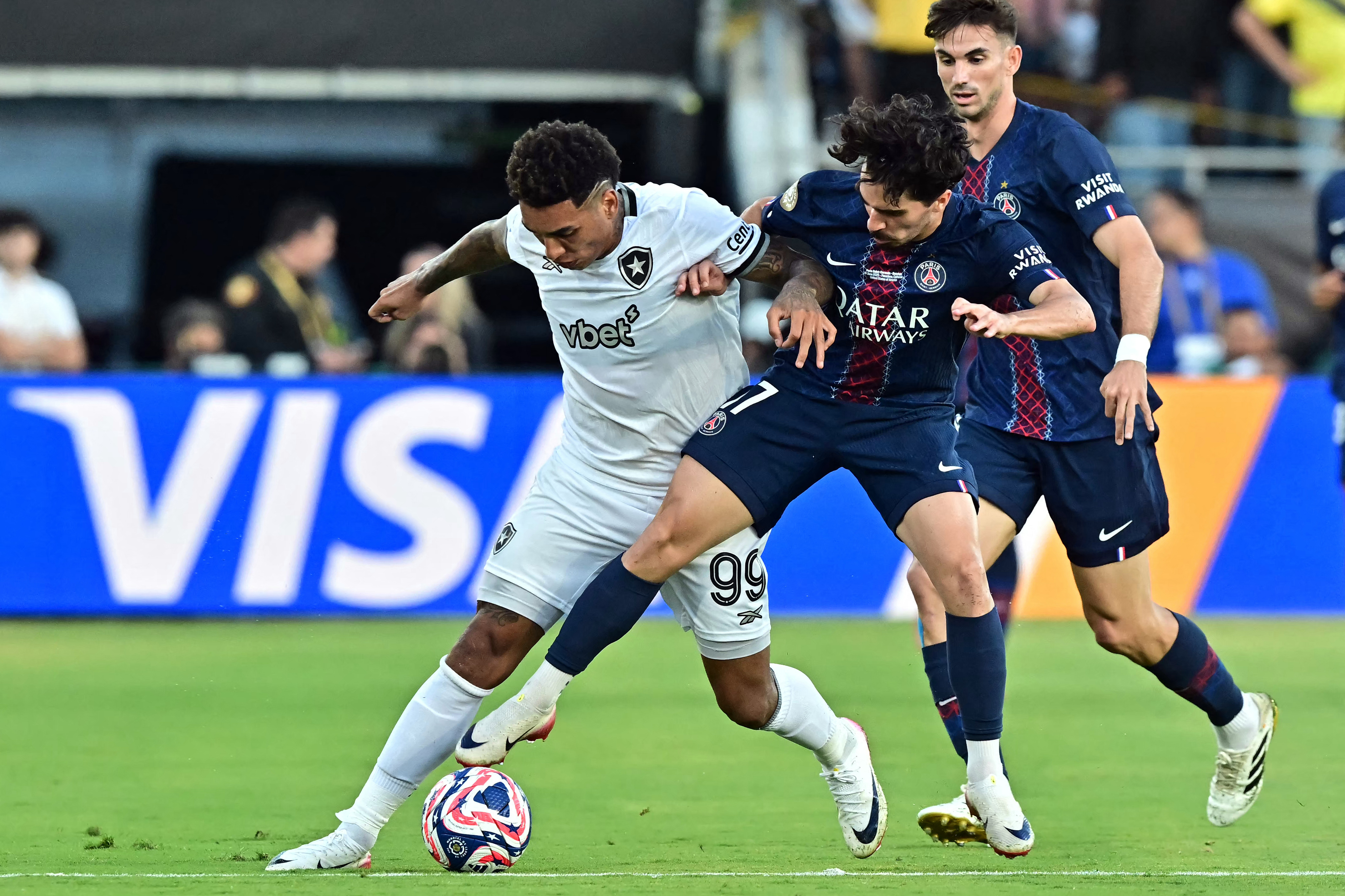 Botafogo vence 1-0 al PSG en duelo de monarcas en Mundial de Clubes Botafogo vence 1-0 al PSG en duelo de monarcas en Mundial de Clubes