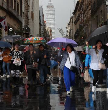 Las fuertes lluvias activan la alerta roja en la Ciudad de México y provocan inundaciones