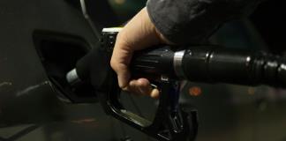 ¿Por qué no sube el precio del petróleo tras bombardeo en Irán?