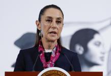 Sheinbaum firma decretos para reducir edad de jubilación y facilitar movilidad de maestros