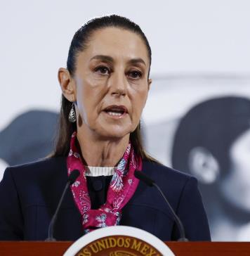 Sheinbaum firma decretos para reducir edad de jubilación y facilitar movilidad de maestros