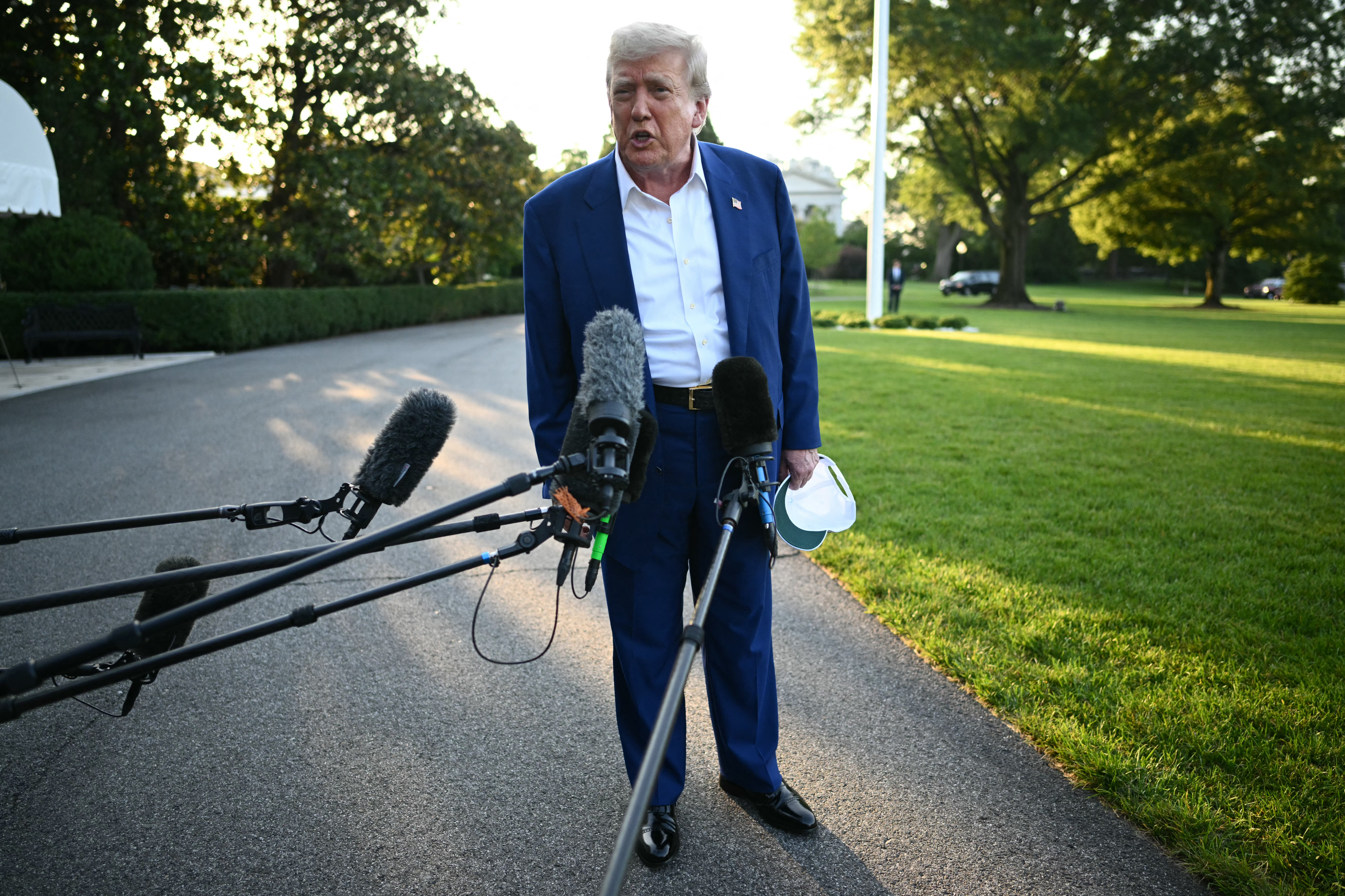 Trump mantiene la presión camino de la cumbre de la OTAN que confirmará sus exigencias de gasto Trump mantiene la presión camino de la cumbre de la OTAN que confirmará sus exigencias de gasto