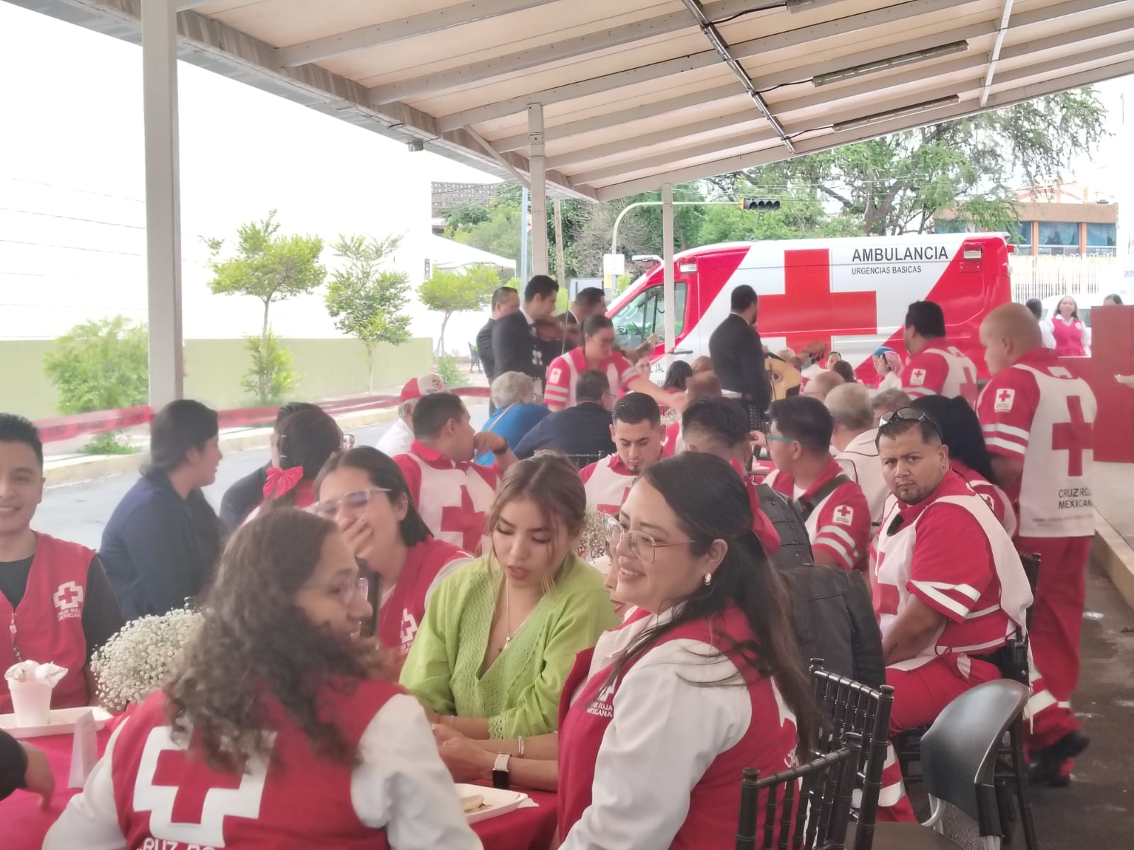 Tras 20 años, la Cruz Roja celebra a sus paramédicos y remodela su base Tras 20 años, la Cruz Roja celebra a sus paramédicos y remodela su base