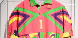 El Museo FIFA rinde homenaje al guardameta mexicano Jorge Campos con una de sus camisetas